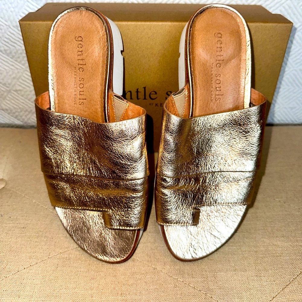 Gentle Souls by Kenneth Cole Lavern rose gold sandals with white sole. 8.5. EUC!